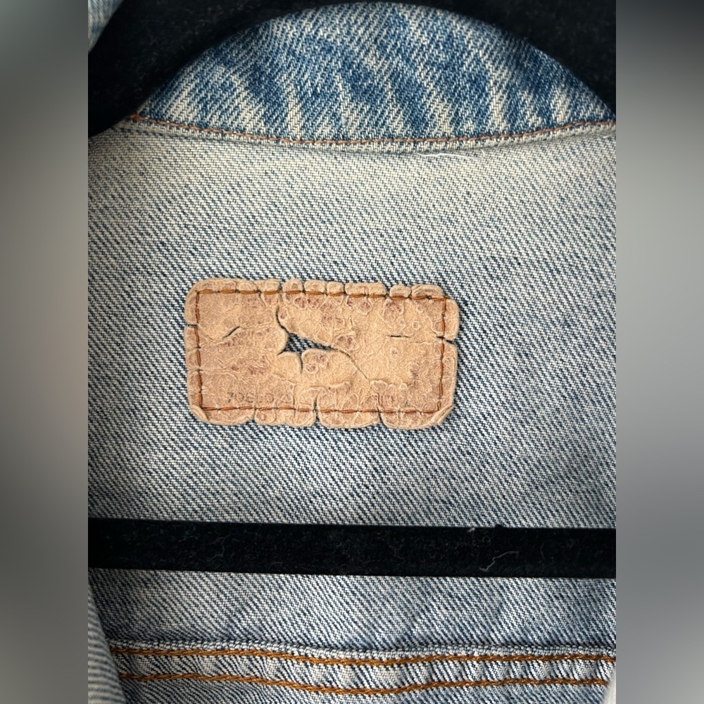Levi’s Vintage Denim Trucker Jacket Light Wash Distressed Cropped Oversized - Picture 3 of 12